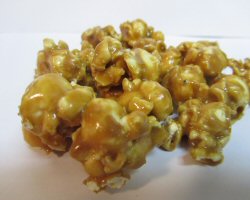 A piece of carmel corn from the side